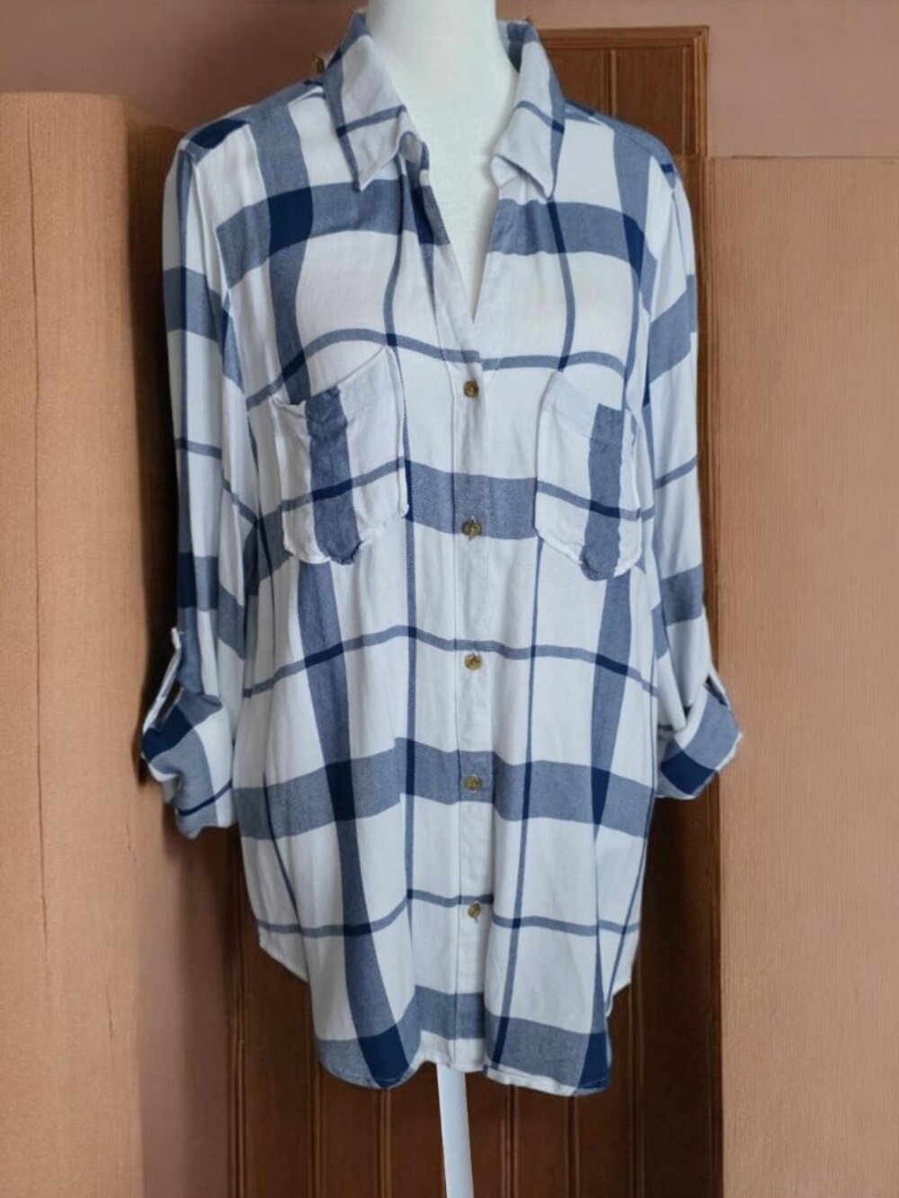EUC TINSEL (LG) Light Flannel Plaid Long Sleeve/Tabs Button up Blouse